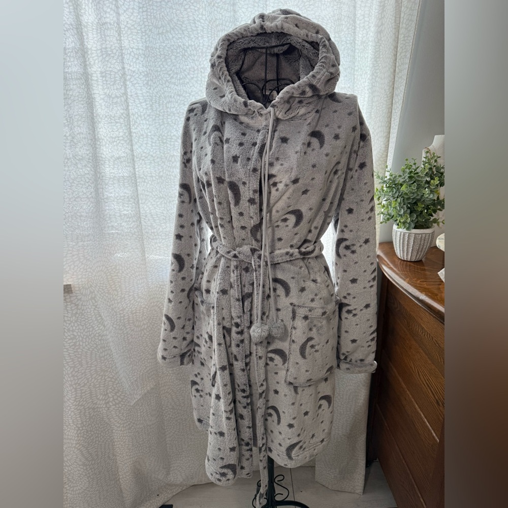 SLEEP CHIC Cozy Gray Hooded Robe with Belt, M